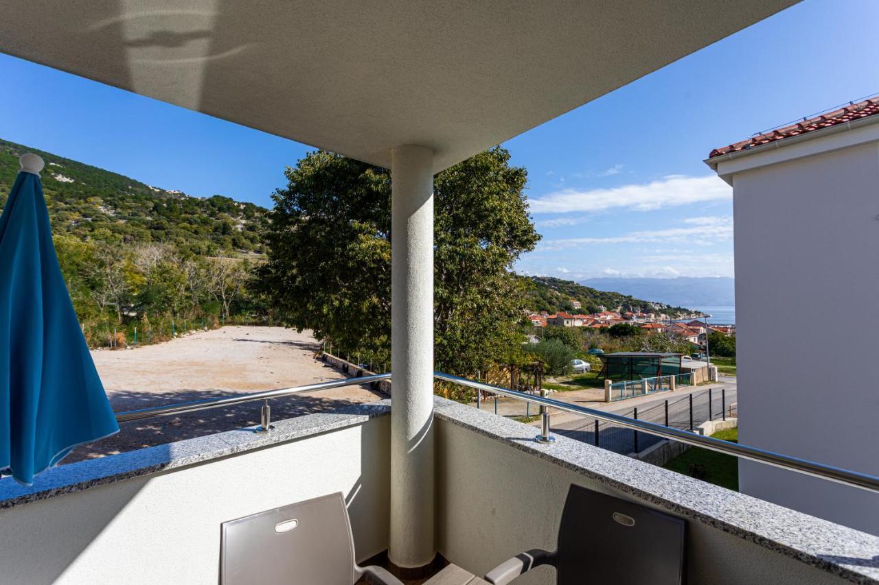 Apartments Crnekovic Tomislava 8A Baška Exterior foto